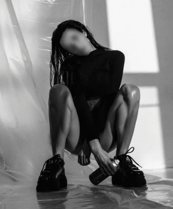 У меня широкий спектр услуг, которые удовлетворят даже самые глубокие фантазии. Ты можешь насладиться моими нежными массажными руками, а может быть даже попробуешь фантастический эротический массаж. Фото в моем профиле гарантируют полное соответствие реальности. У меня множество положительных отзывов, в которых мои гости высоко оценивают мои способности и стиль обслуживания. Позволь себе эту незабываемую встречу и окунись в океан страсти со мной🌊💫 9404, 25 лет